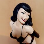 Bettie Page- Dark Horse Statue by Tony Cipriano - Deluxe Large Size 13 - Image 4
