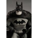 DC Direct Batman Black And White Ethan Van Sciver Statue limited edition of 3000 pcs - Image 3