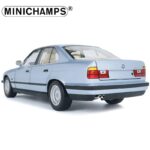 Minichamps 1/18 1988 bmw 535i e34, light blue metallic - Image 4