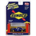 Johnny Lightning 1/64 1968 chevy camaro ss #6 sunoco racing, blue