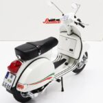 Schuco 1/10 vespa px150 150 anniversary of italy, white - Image 2