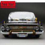 SUNSTAR 1/18 1961 chevrolet impala open convertible lowrider with movable suspension, black/gold wit - Image 2