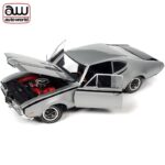 Auto World 1/18 1968 oldsmobile hurst olds 2-doors post mcacn, peruvian silver - Image 2