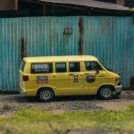 Tarmac 1/64 dodge van, yellow - Image 2