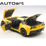 AUTOart 1/18 CHEVROLET - CORVETTE Z06 C7R COUPE 2015 Yellow Black - Image 2